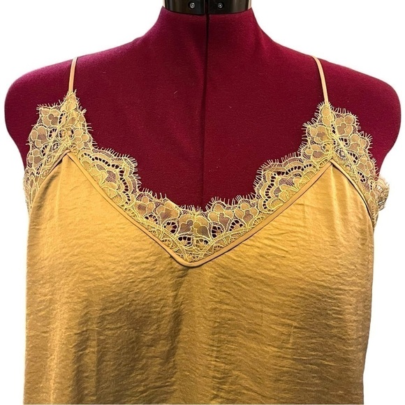 Bundle of 2: Spaghetti Strap Camisoles by H&M & LOVEAU Dear (Wardrobe Essential) - Picture 5 of 16